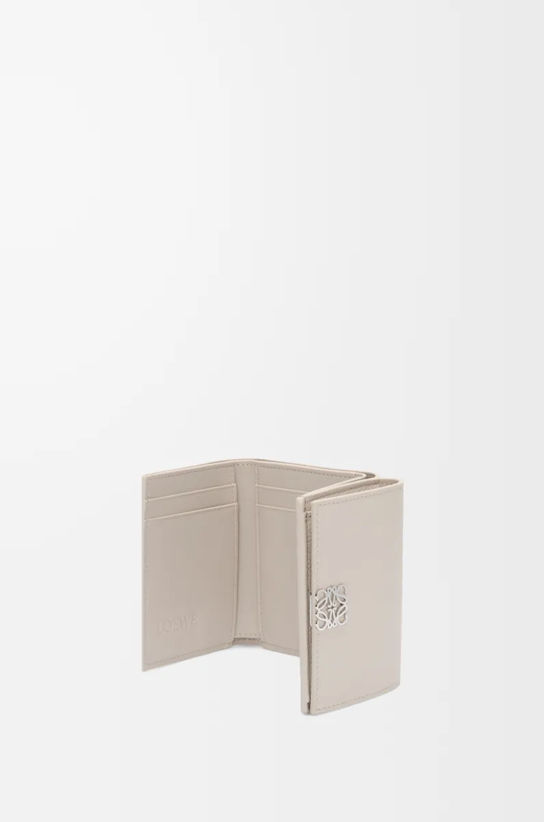 鹅卵石纹牛皮革 Anagram 三折钱包