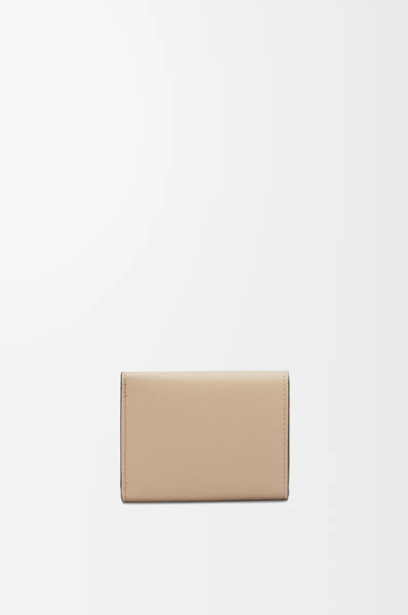 鹅卵石纹牛皮革 Anagram 三折钱包