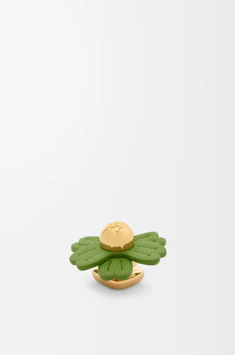 牛皮革花卉别针