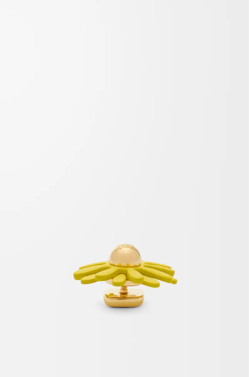 牛皮革花卉别针