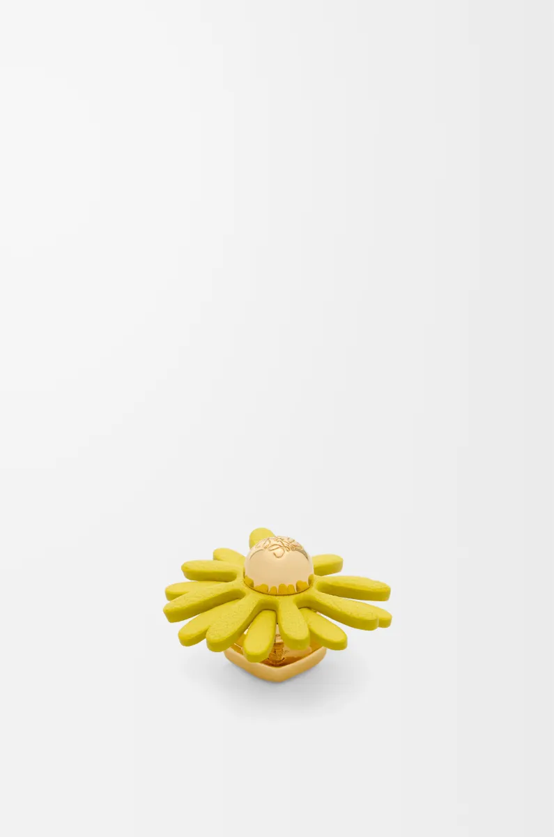 牛皮革花卉别针