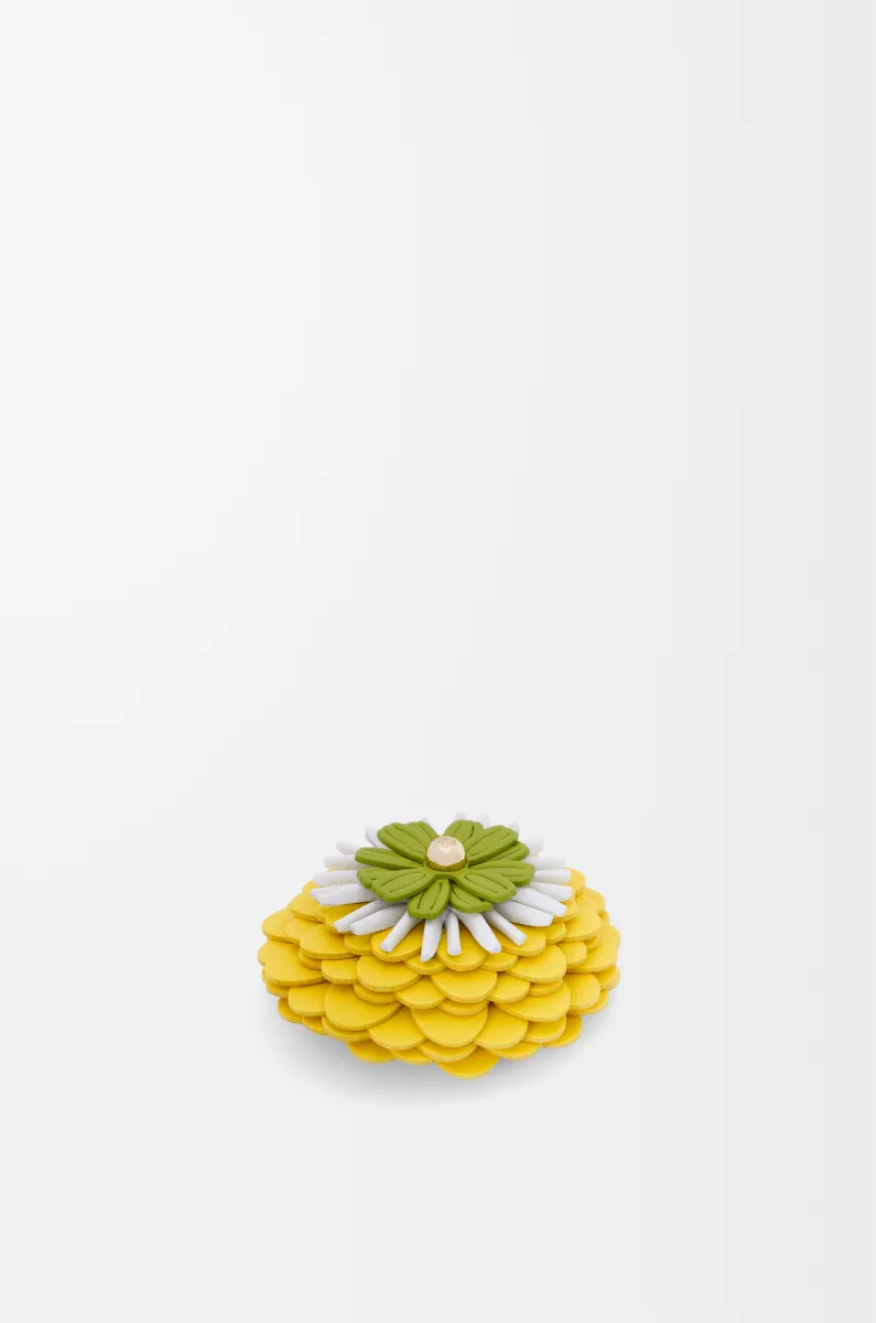 牛皮革花卉别针