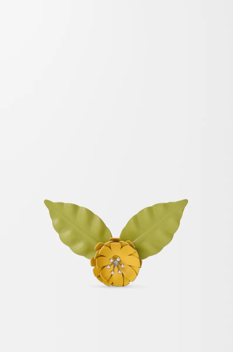 牛皮革花卉别针