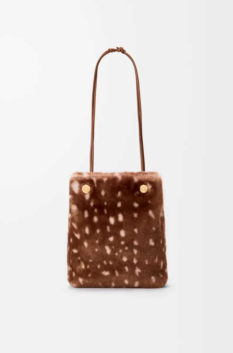 Pebble pouch in printed shearling