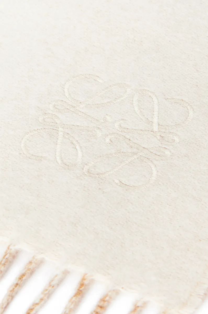 羊毛和羊绒双色围巾