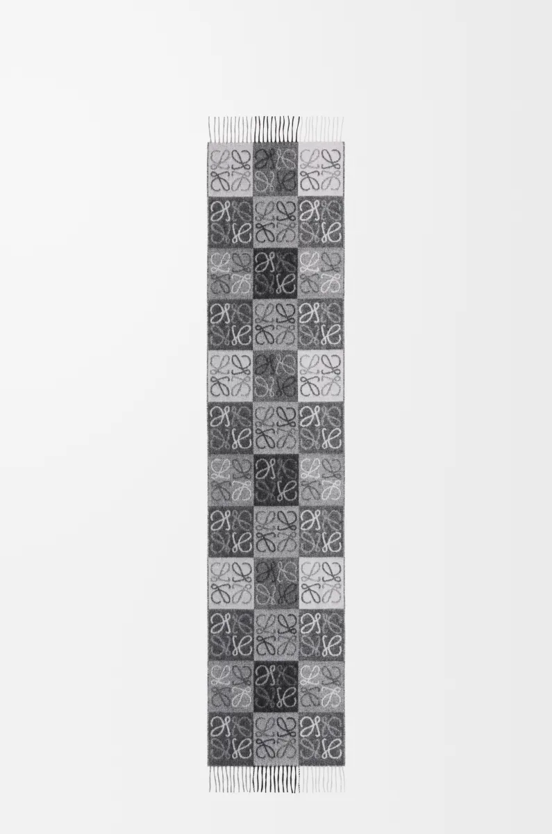 羊毛和羊绒棋盘格围巾