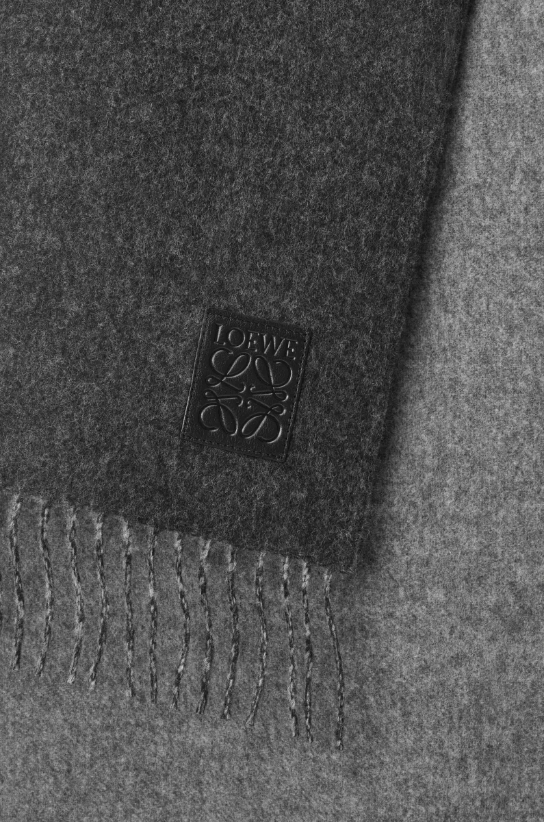 羊毛和羊绒围巾