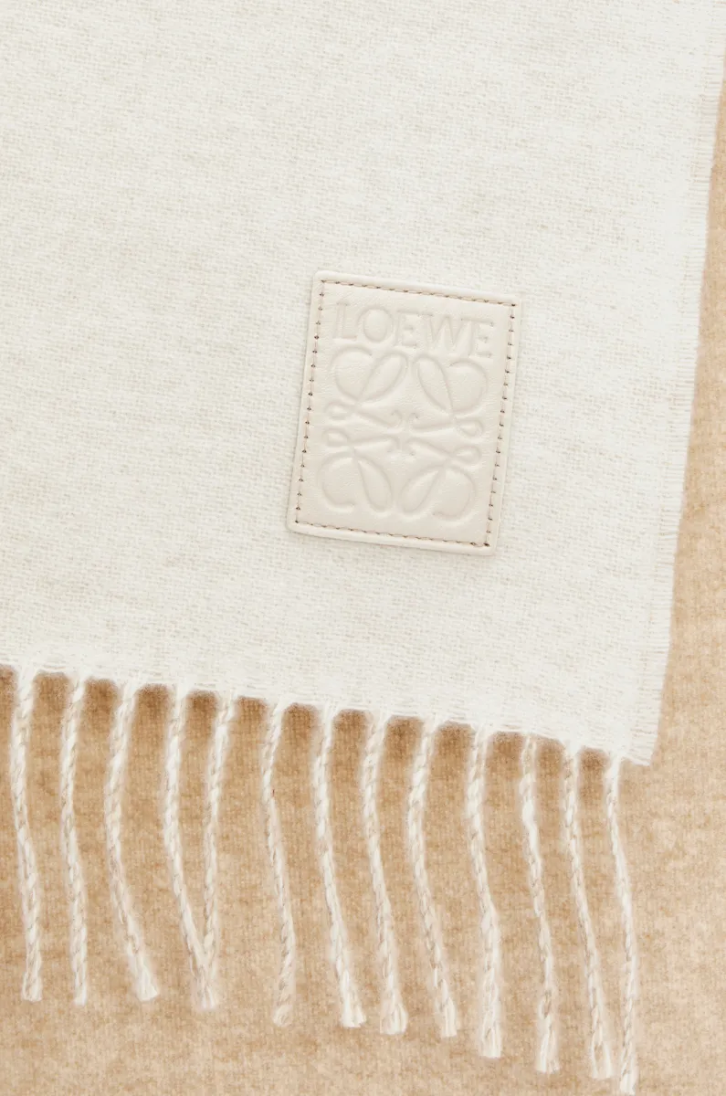 羊毛和羊绒围巾