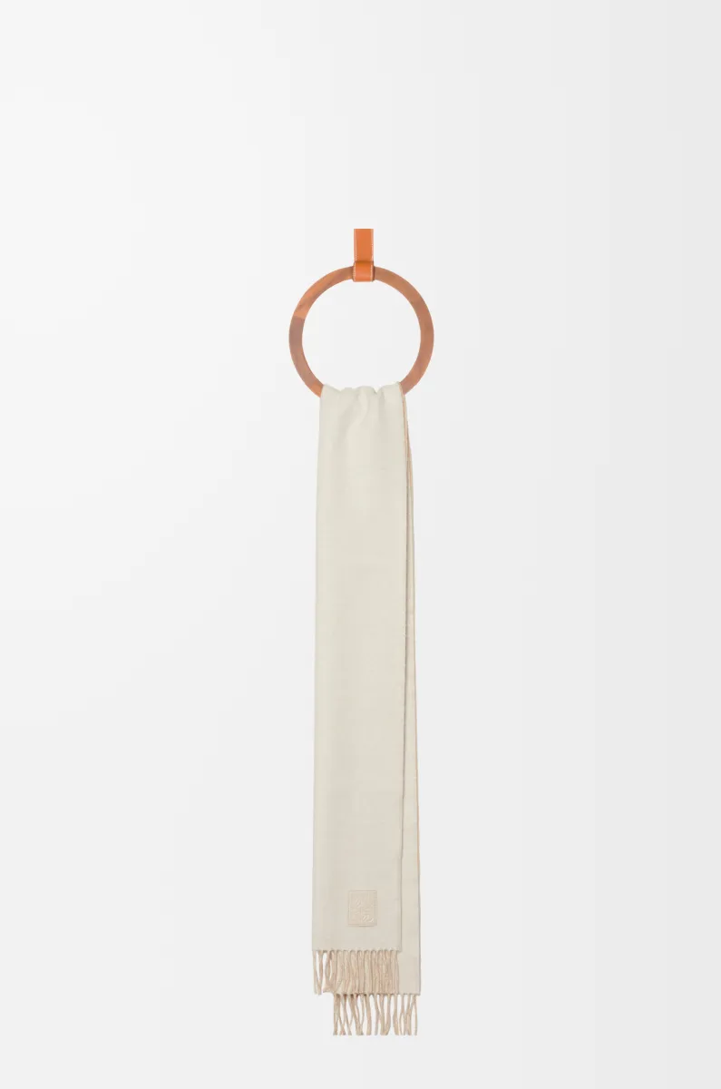 羊毛和羊绒围巾