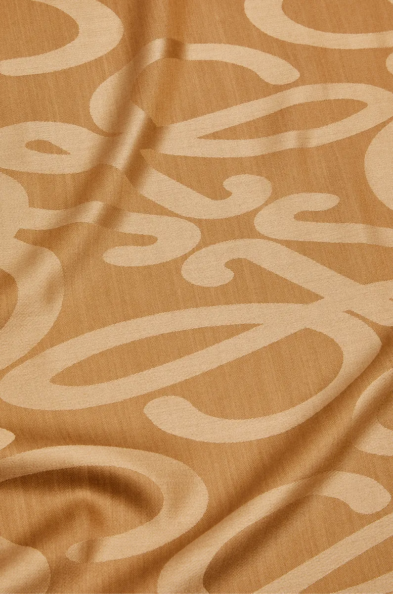 丝绸和羊毛披肩