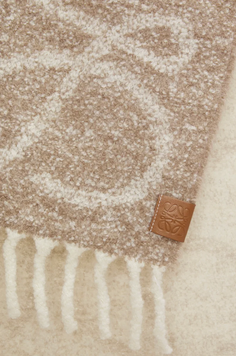 羊驼毛和羊毛 Anagram 围巾