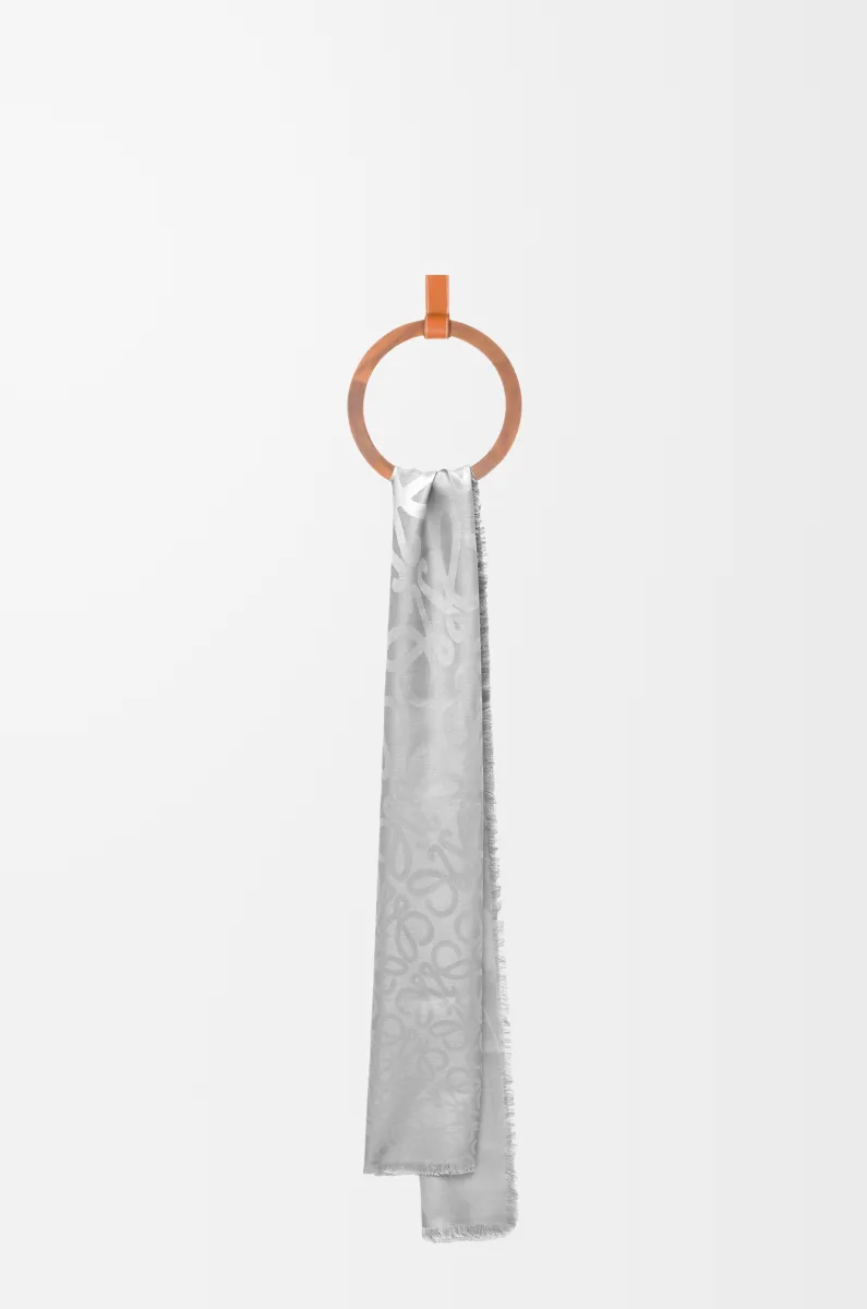 丝绸和羊毛围巾