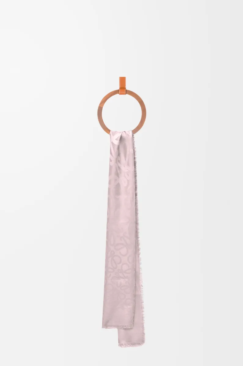 丝绸和羊毛围巾