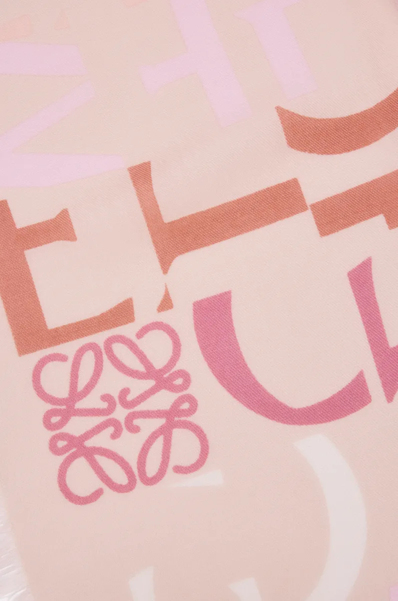 羊毛、丝绸和羊绒混纺围巾