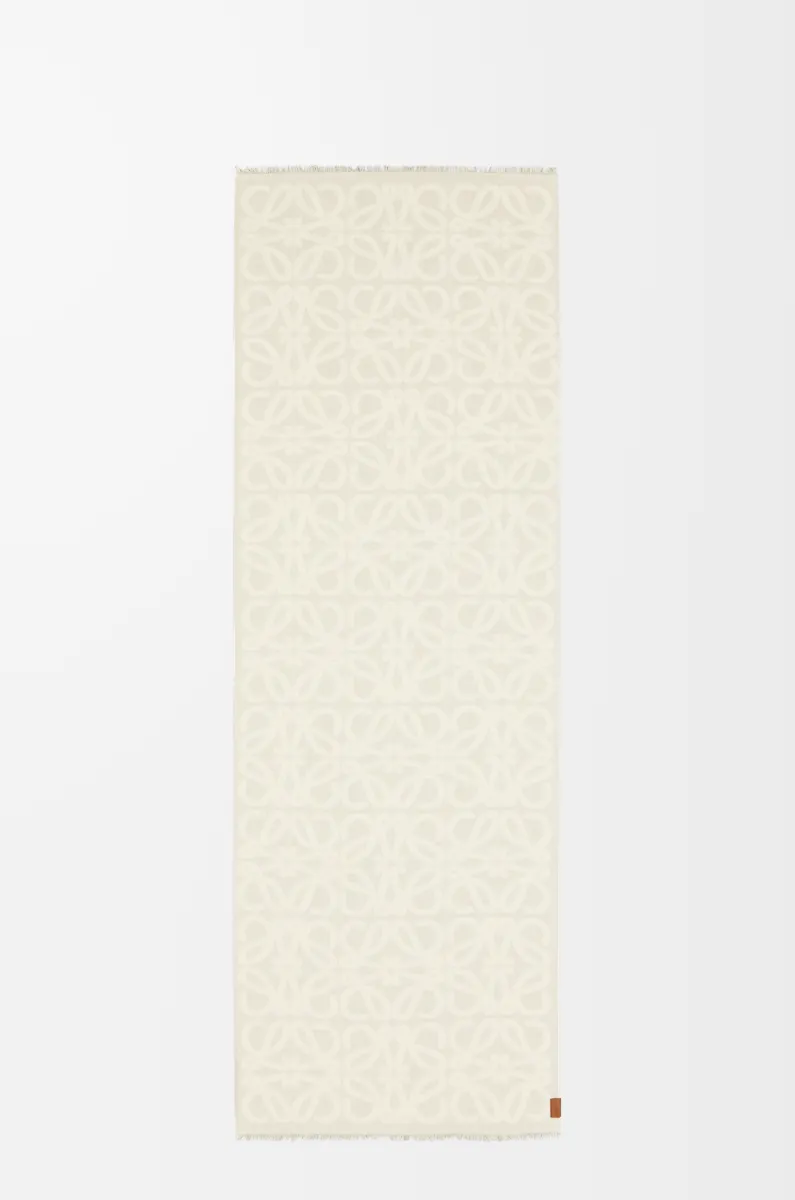 羊毛和丝绸围巾