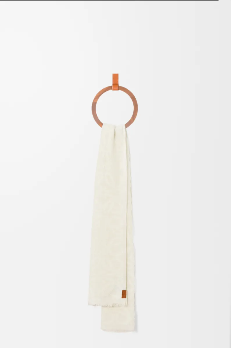 羊毛和丝绸围巾