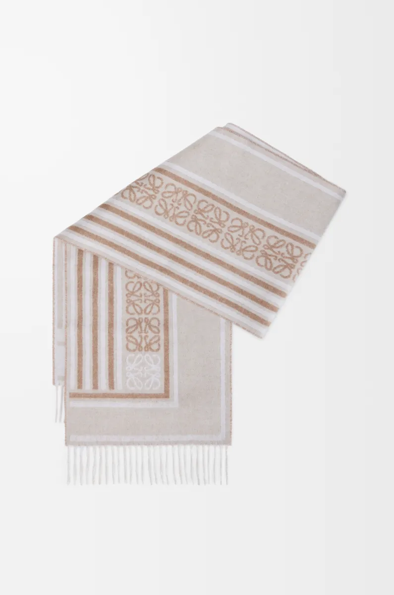 羊毛和羊绒围巾