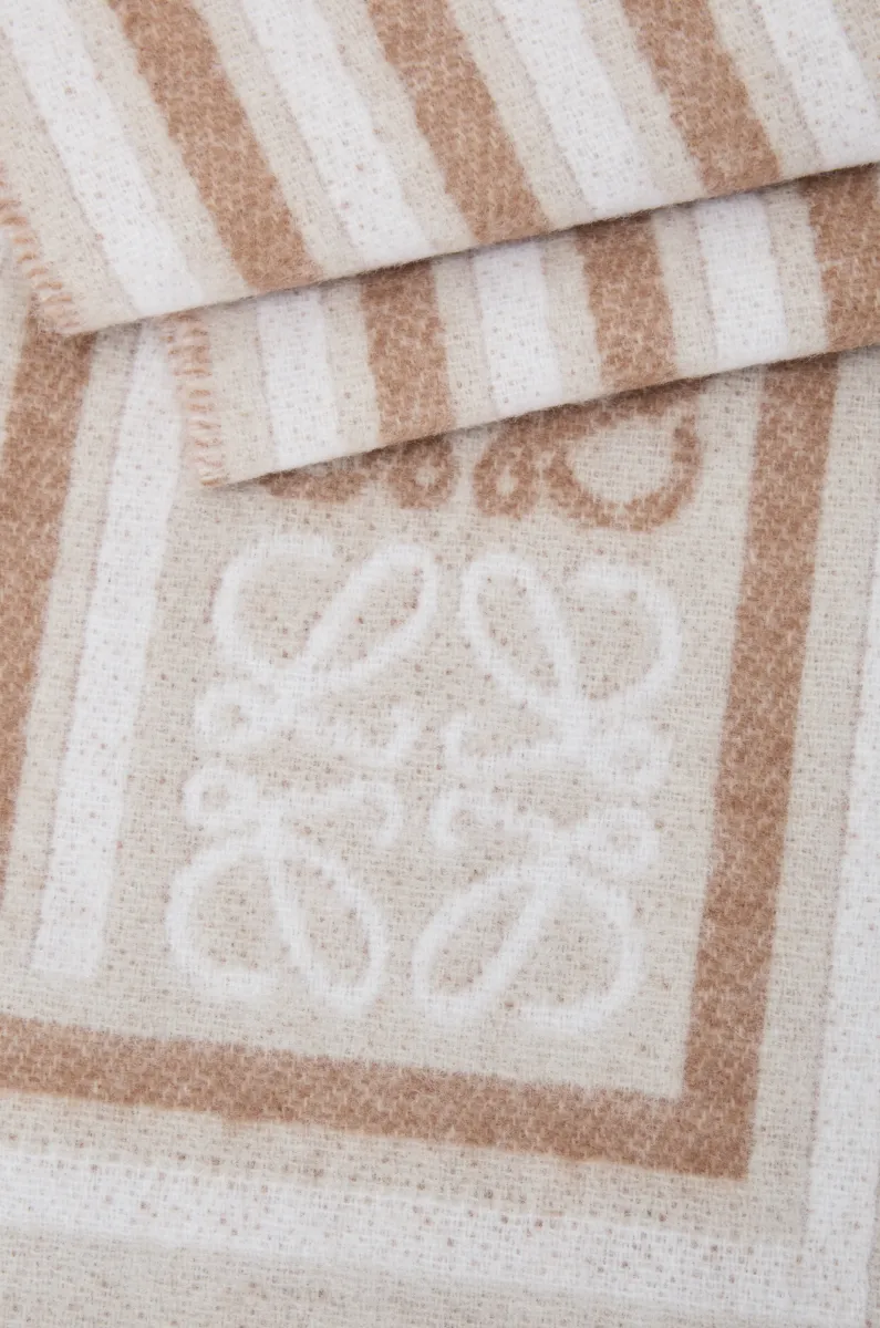 羊毛和羊绒围巾