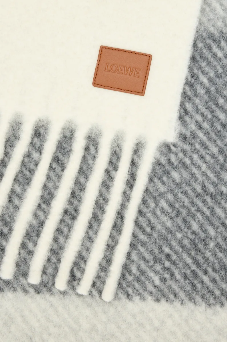 羊驼毛和羊毛混纺围巾