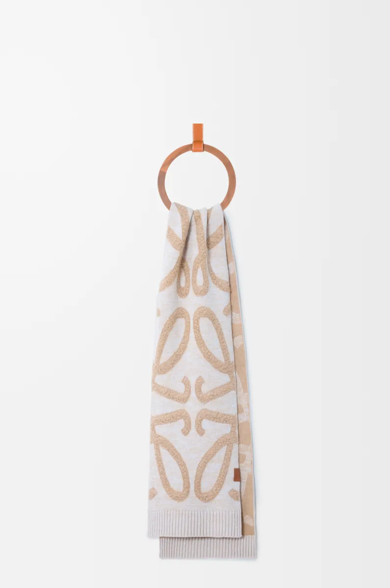 羊毛和羊绒围巾