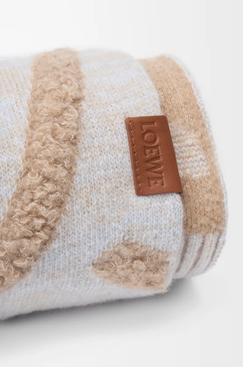 羊毛和羊绒围巾