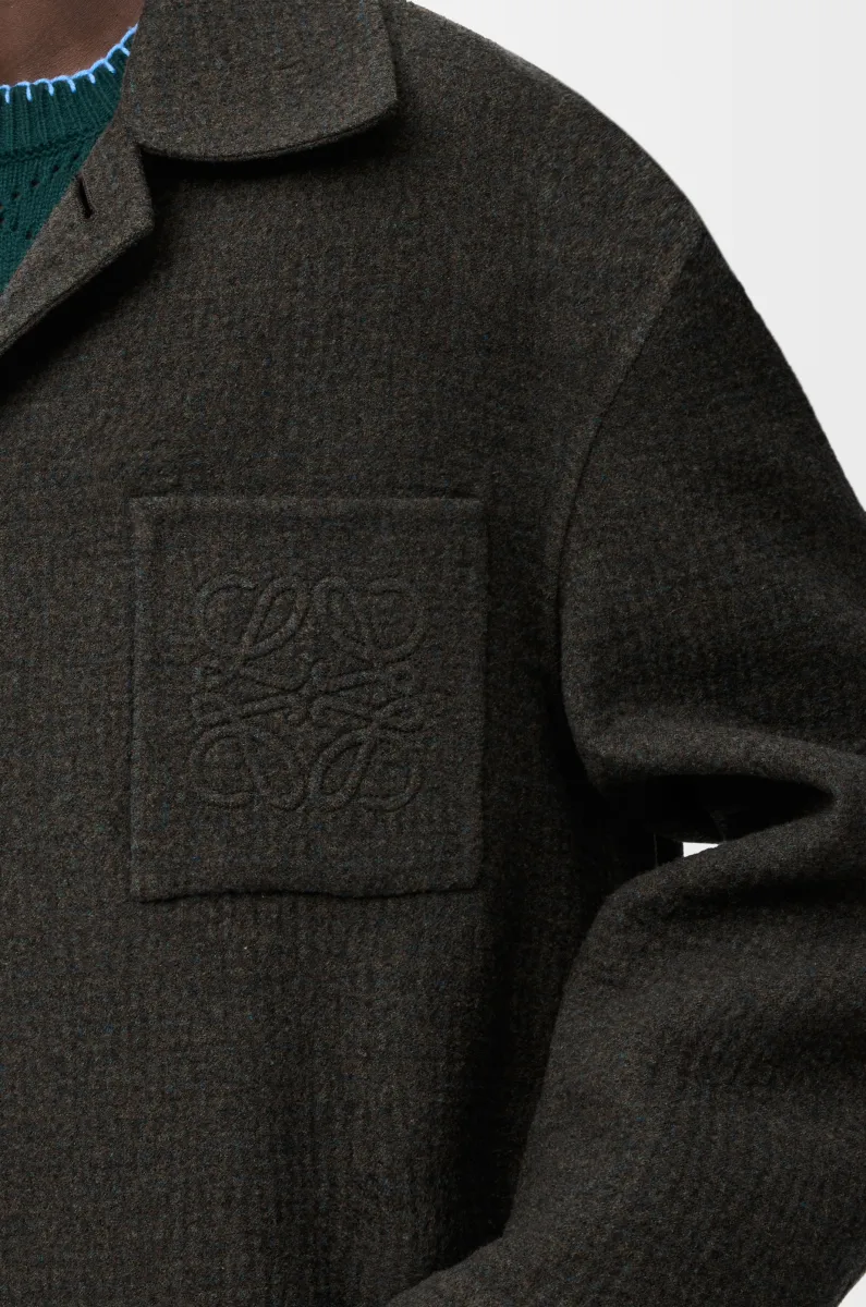 羊毛和丝绸大衣