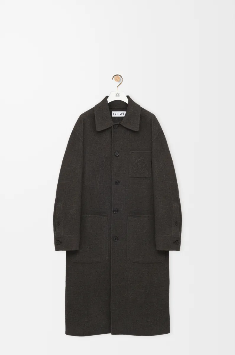 羊毛和丝绸大衣