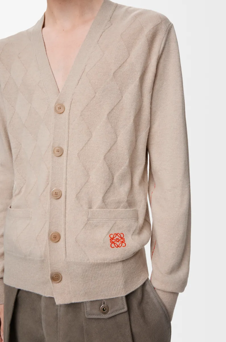 羊毛和羊绒开衫