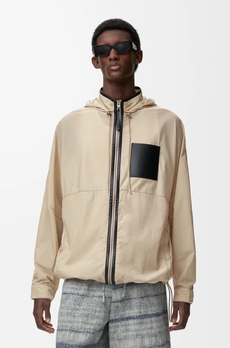 科技面料连帽外套
