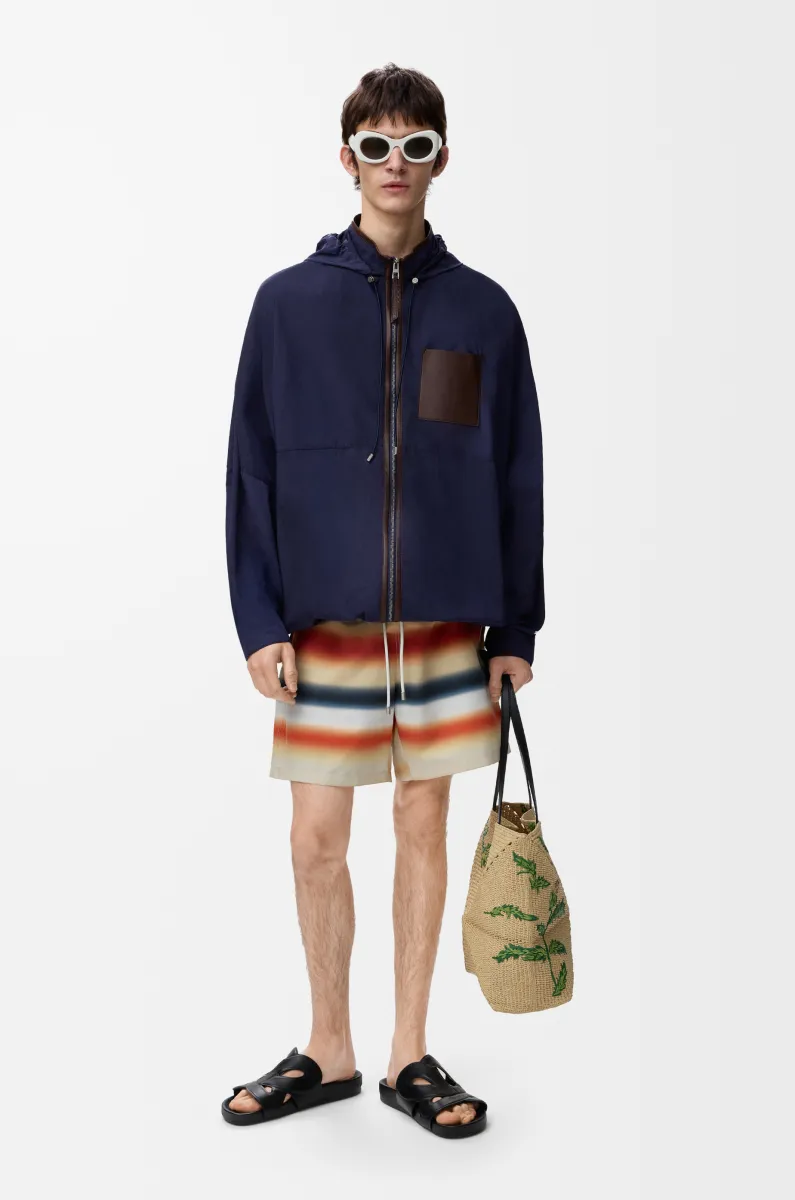 科技面料连帽外套