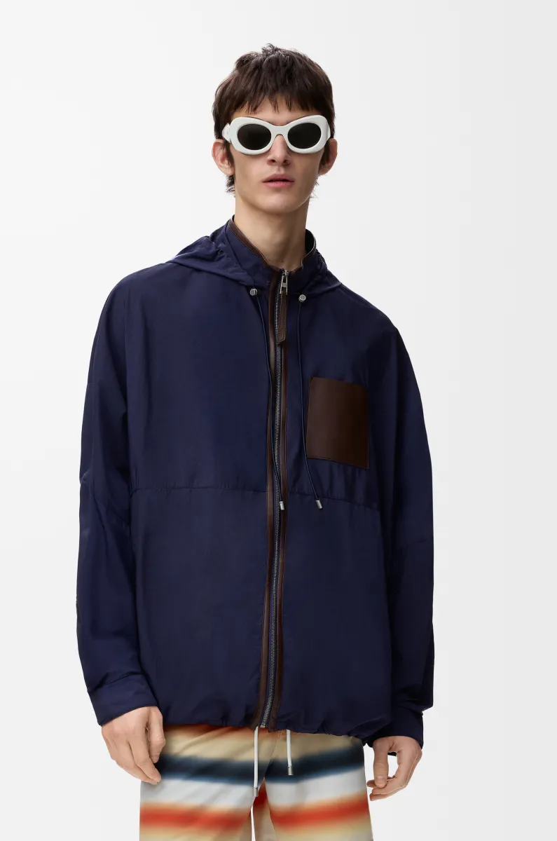 科技面料连帽外套