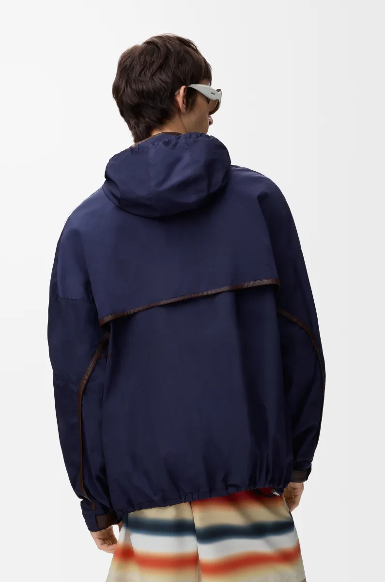 科技面料连帽外套