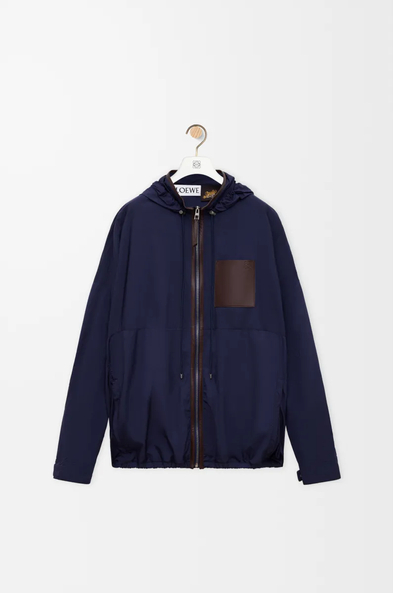 科技面料连帽外套