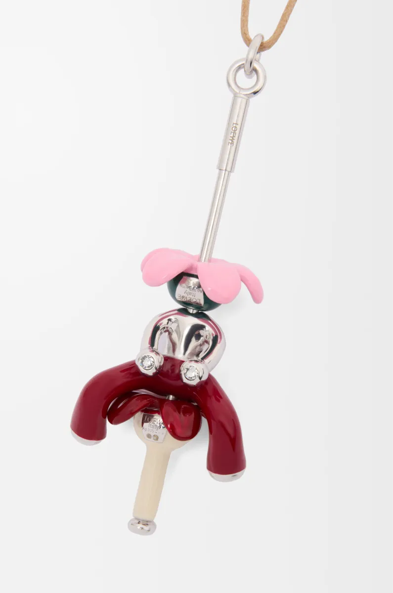 银质和水晶坐姿娃娃吊坠