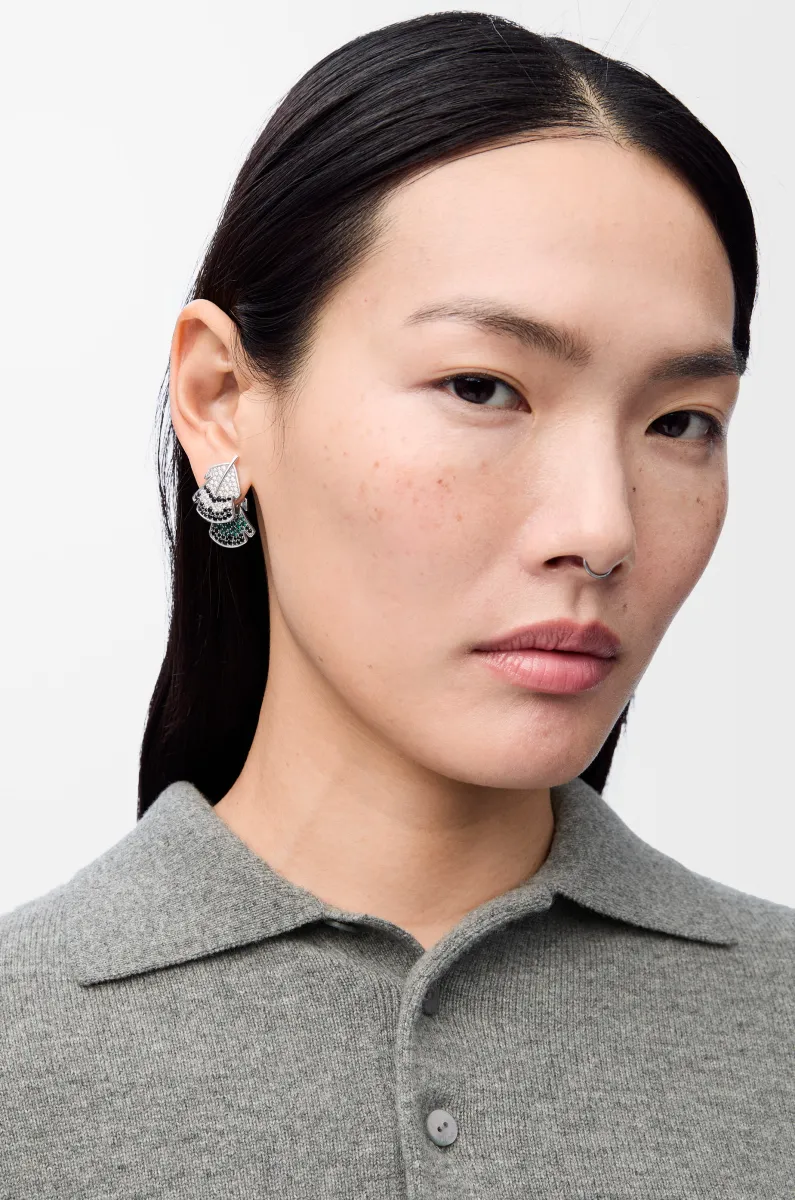 银质和水晶羽毛耳环