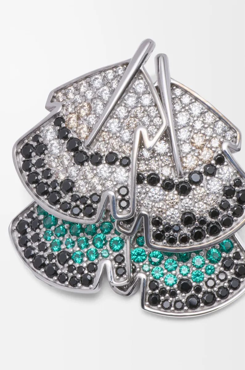 银质和水晶羽毛耳环