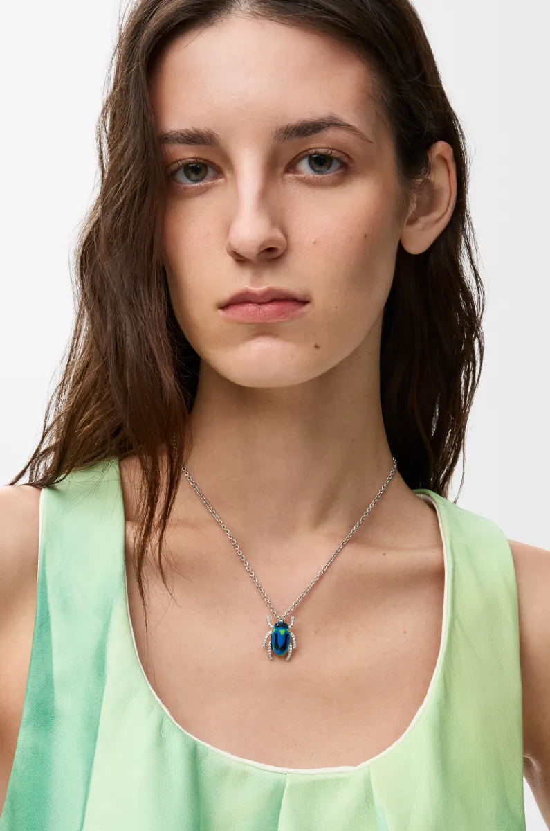 银质、珐琅和水晶项链 