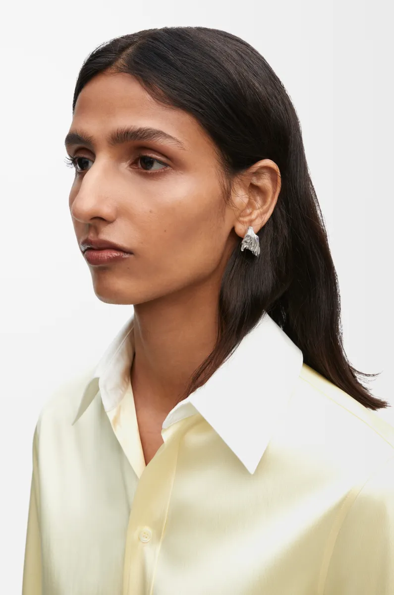 银质 Pleated Fan 环状耳环