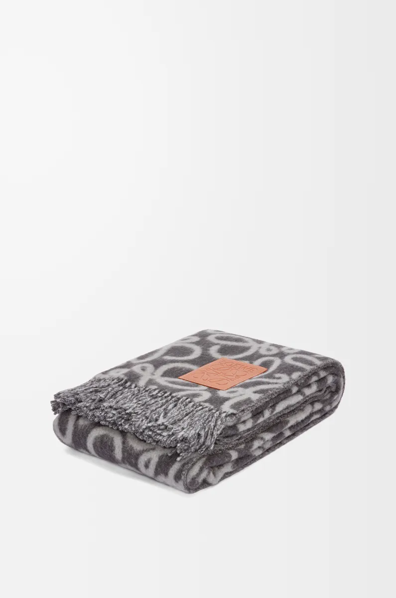 羊驼毛和羊毛 Anagram 毛毯