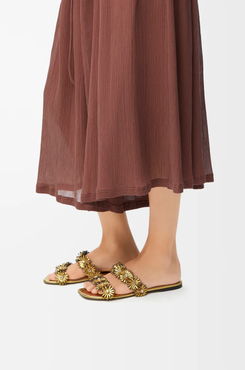 牛皮革和水晶 Petal 花卉凉鞋