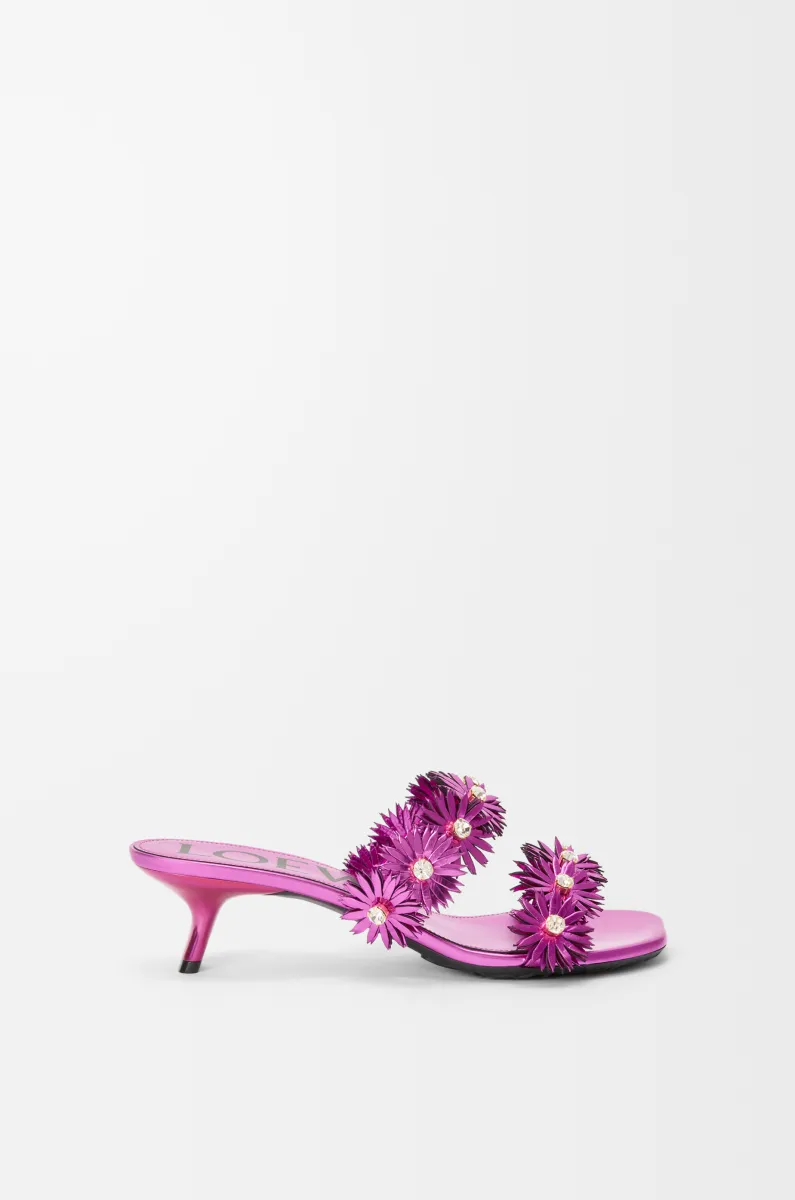 牛皮革和水晶 Petal 花卉凉鞋