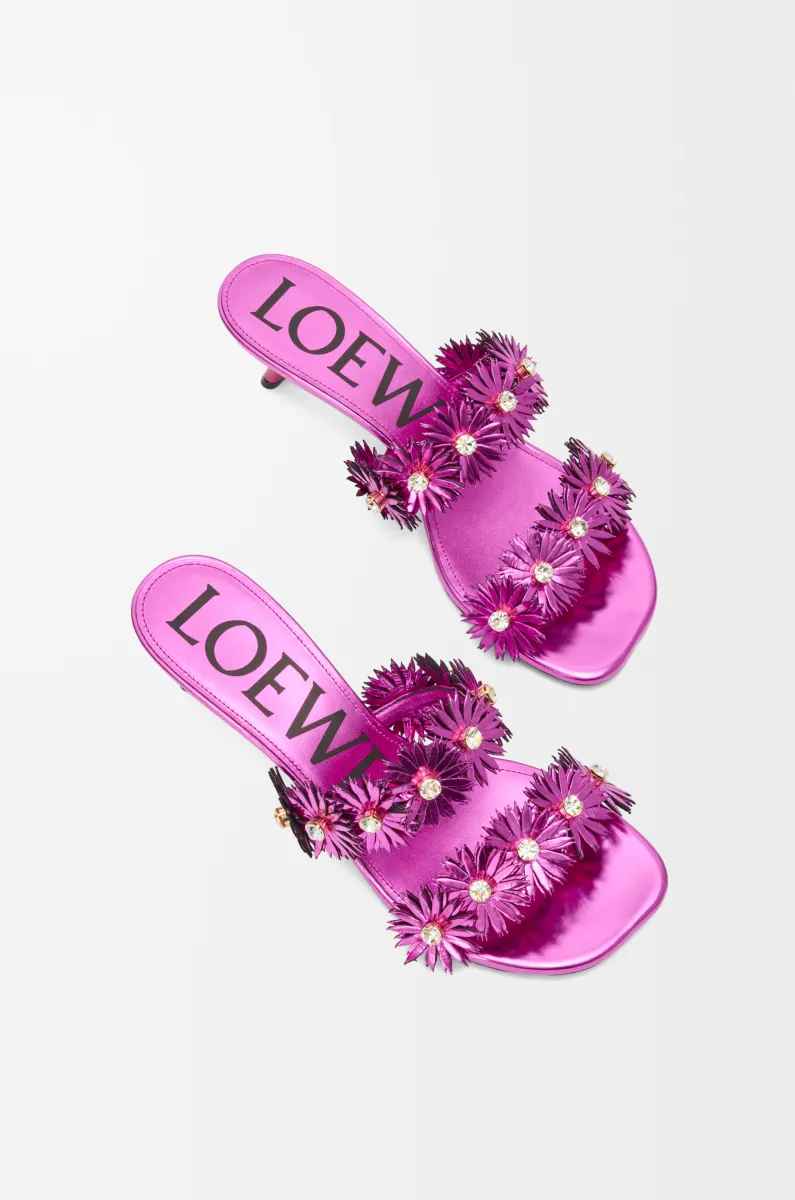 牛皮革和水晶 Petal 花卉凉鞋