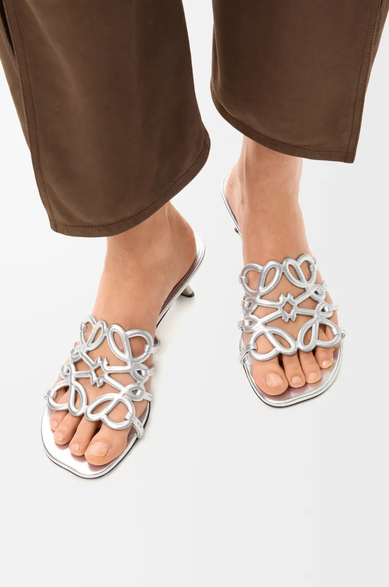 层压羊皮革 Petal Anagram 凉鞋