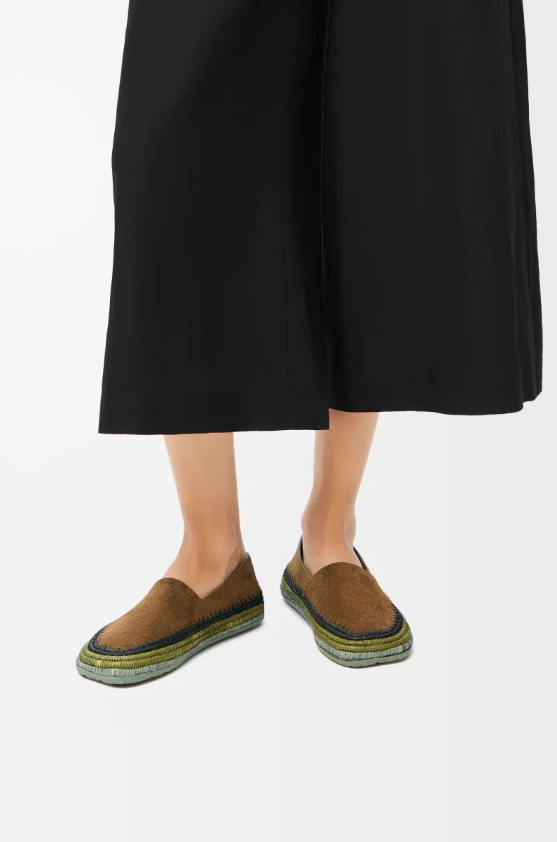 绒面革和拉菲草 Rio 拖鞋