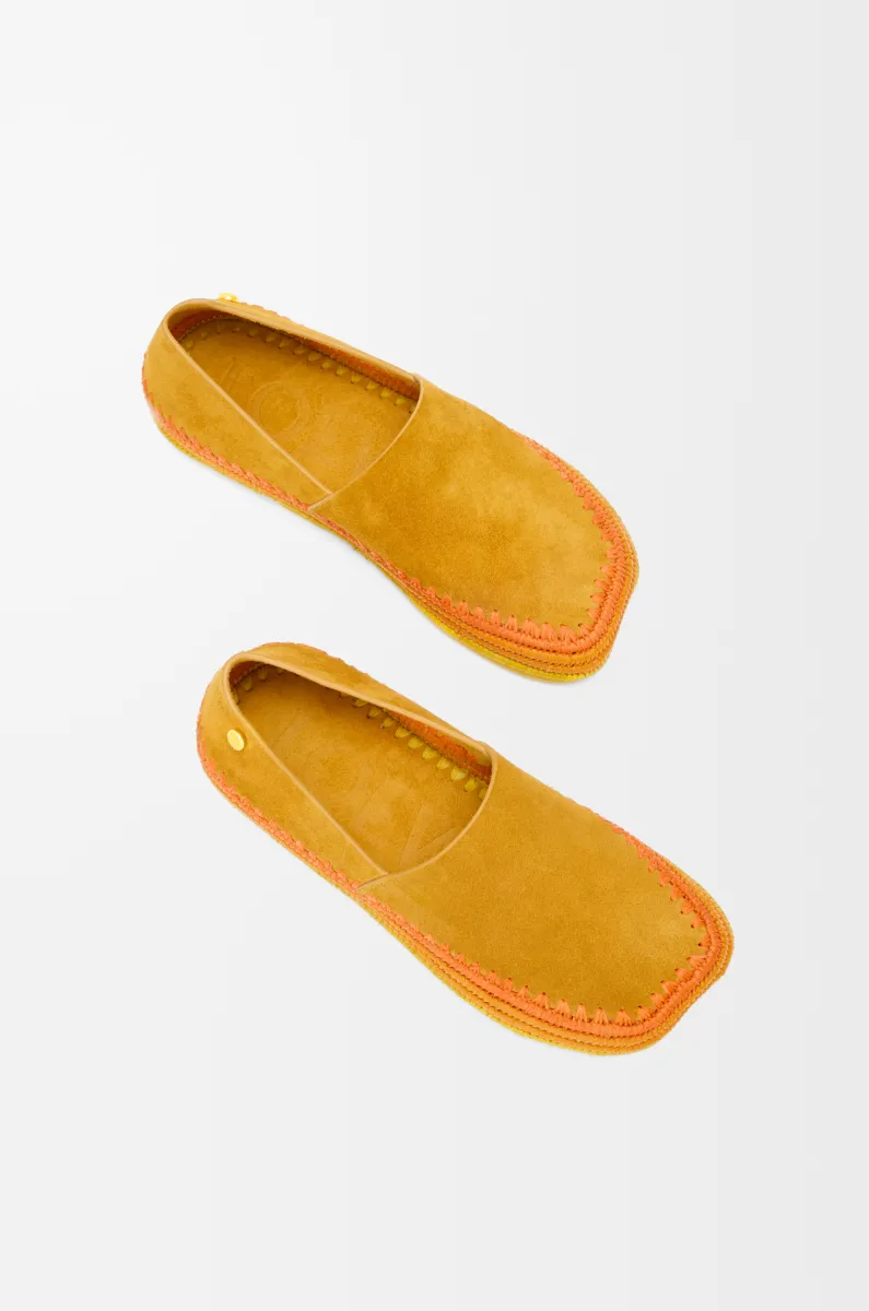 绒面革和拉菲草 Rio 拖鞋