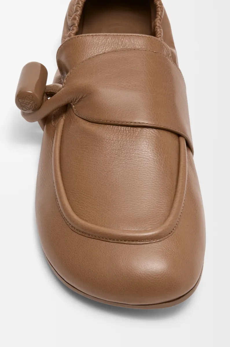 亮面光滑牛皮革 Toggle 乐福鞋