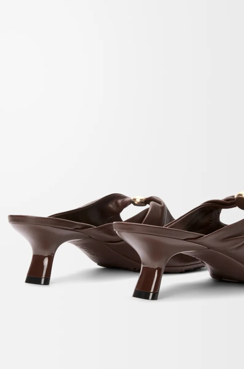 柔软纳帕羊皮革 Pebble 穆勒鞋