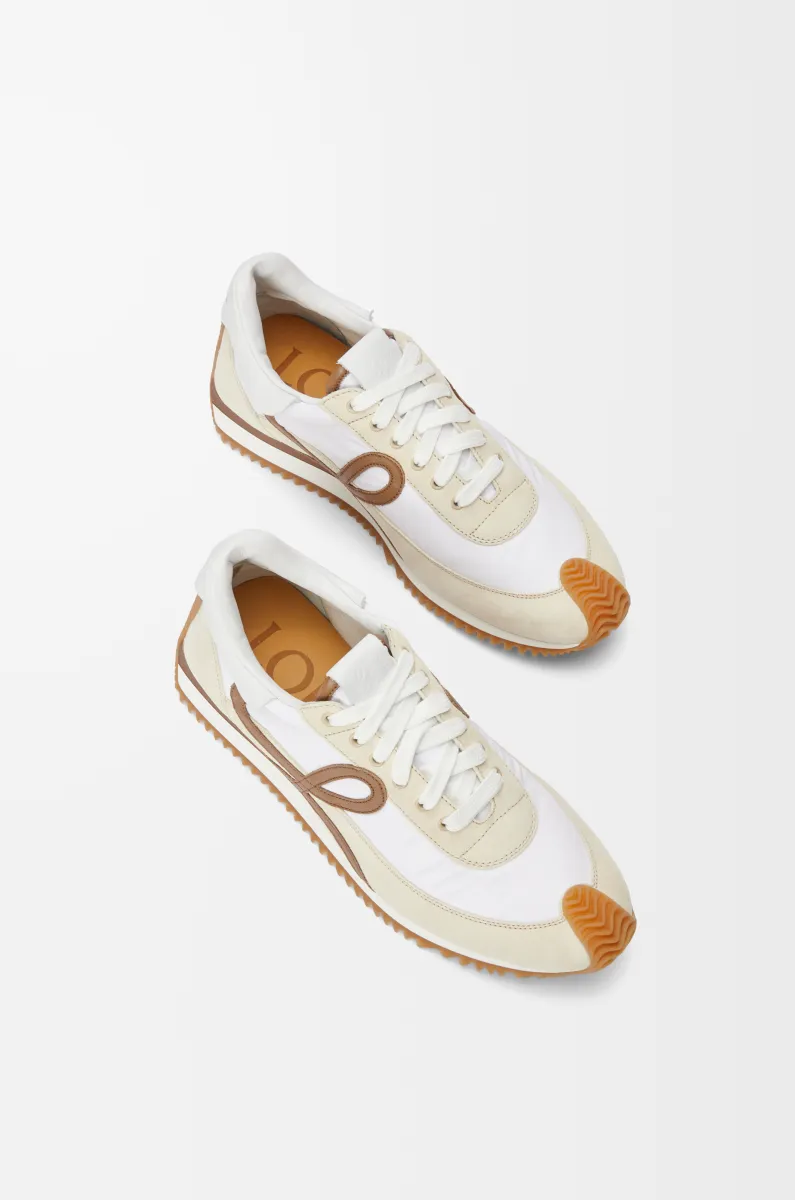 尼龙和绒面革流畅女士运动鞋 2.0