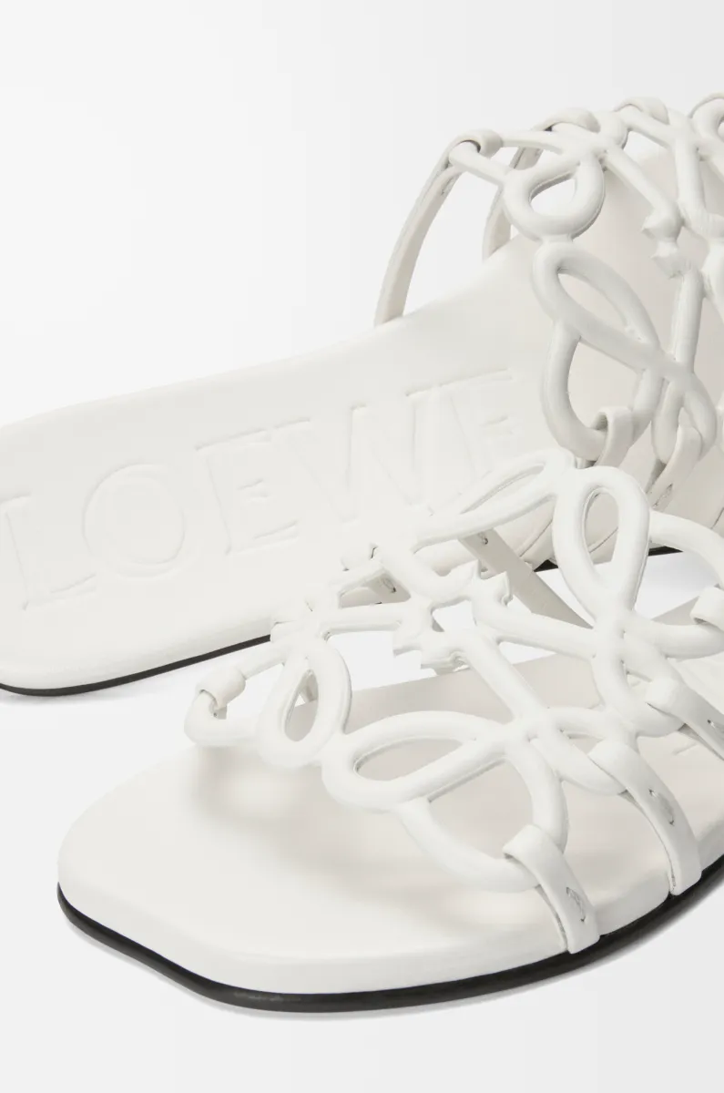 柔软牛皮革 Petal Anagram 凉鞋