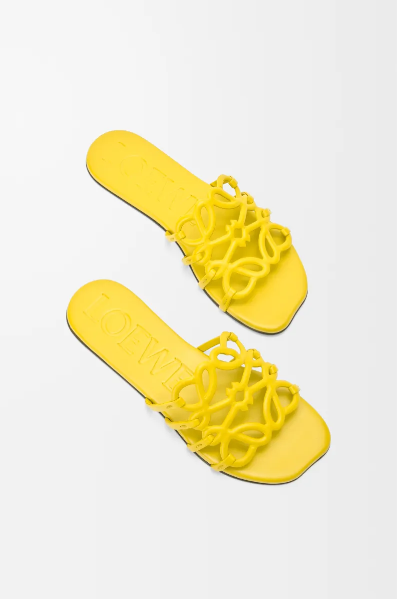 柔软牛皮革 Petal Anagram 凉鞋